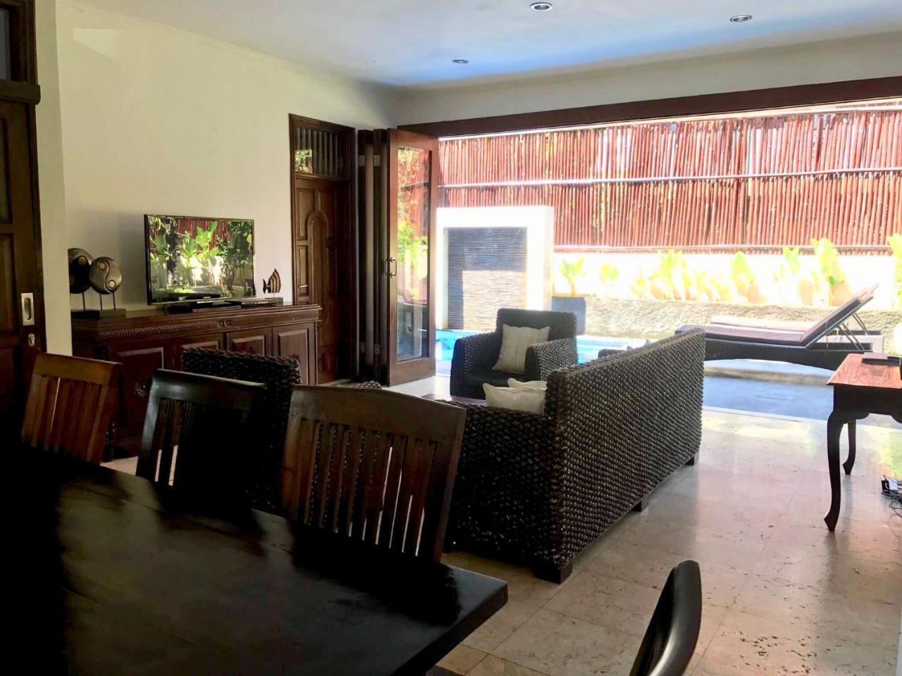 Kuta Holiday Villas Екстер'єр фото
